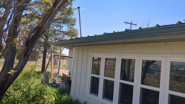 Finished look of the seamless gutters.