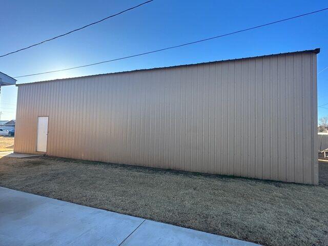 Barn without Gutters.