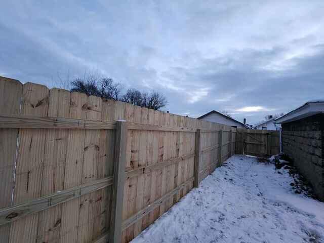 6' Privacy Natural Pressure Treated Pine / (1) 4' gate