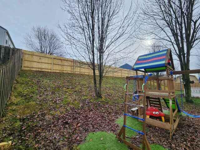 6' Privacy Natural Pressure Treated Wood / (2) 4' gates