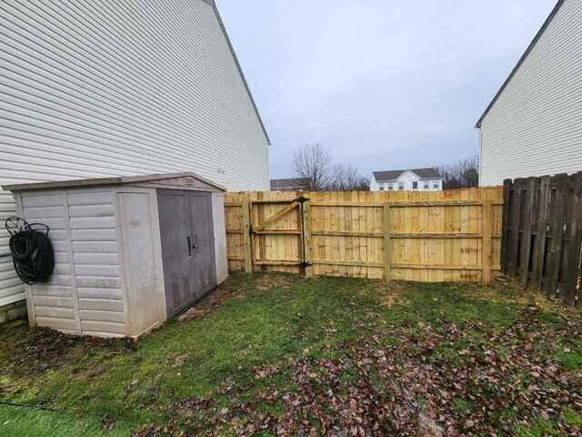 6' Privacy Natural Pressure Treated Wood / (2) 4' gates