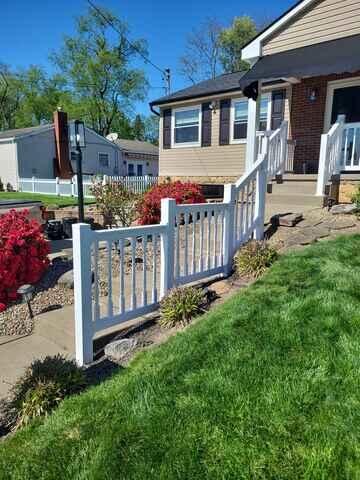 White 36" Superior T Vinyl Railing / Colonial Balusters