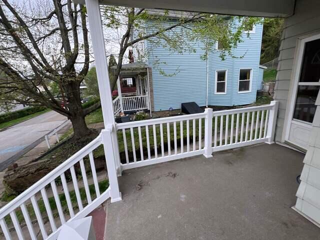 White 36" Superior T Vinyl Railing / Vinyl Wrap 6x6 Pressure Treated Supports