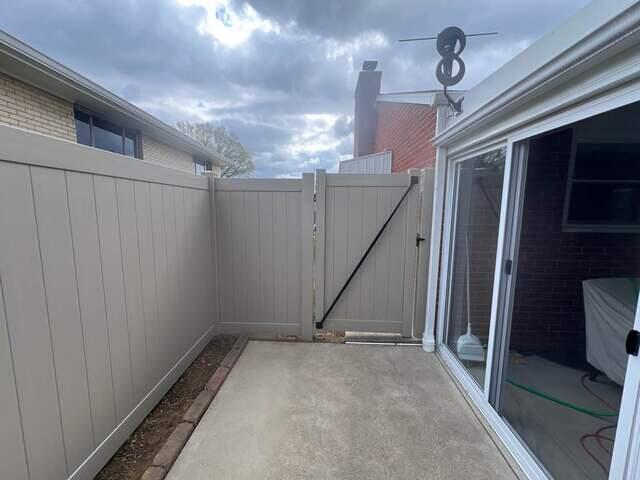 6' Acadia Clay Vinyl Fence / 1 Gate