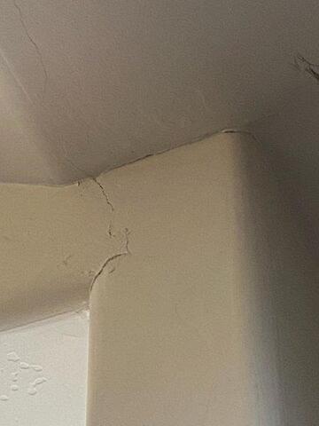 Signs of Foundation Problems: Wall Cracks in Tempe, Arizona