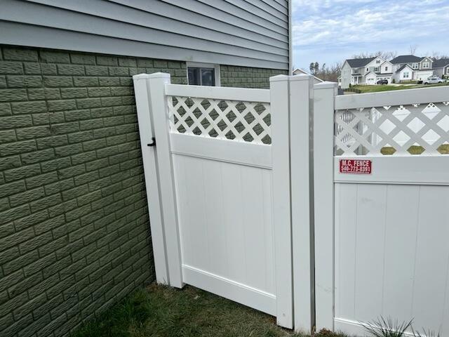 Vinyl Privacy Fence Install Bunker Hill, WV