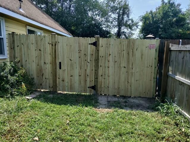 Wood Privacy Fence Install Newport News, VA