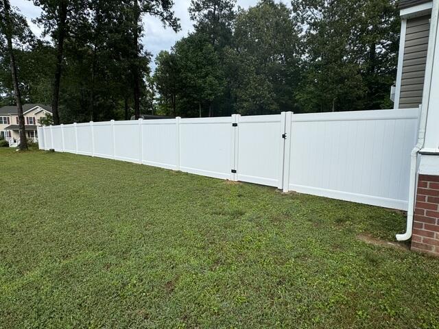 Vinyl Privacy Fence Contractor Saluda, VA