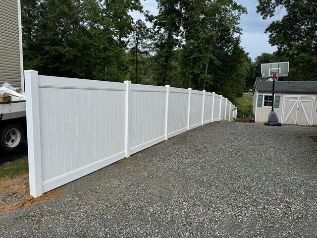 Vinyl Privacy Fence Install Saluda, VA
