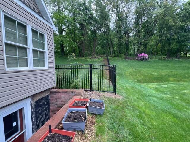 Black 54" Classic / Commercial Grade / 3 Rail / Flush Bottom Aluminum Fence / (1) 8' Double Gate / (2) 4' Gates