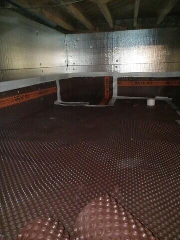 Insulation and drainage membreane
