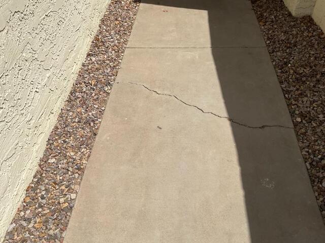 Signs of Concrete Problems: Cracked Concrete in Mesa, Arizona