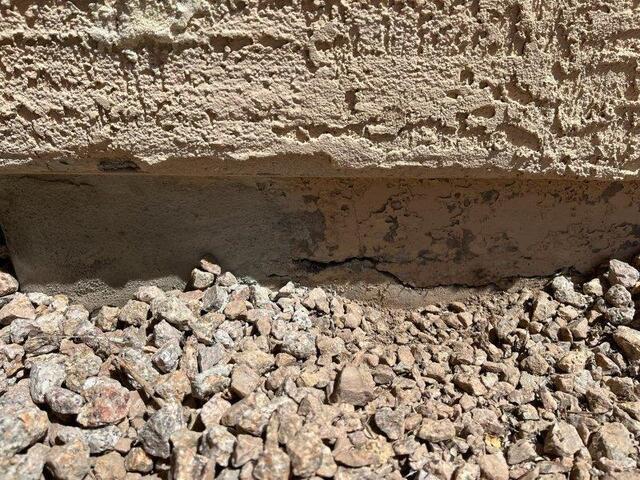 Signs of Stem Wall Problems: Horizontal cracks in Peoria, Arizona