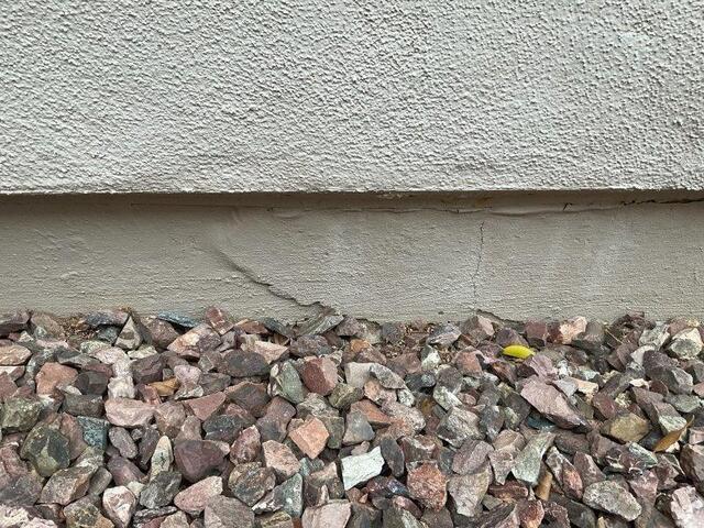 Symptoms of Corrosion in a Concrete Stem Wall: Vertical Cracks in Chandler, AZ