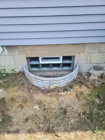 (3) Glass block window with air vents / Wave pattern.