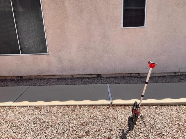 Symptoms of Concrete Stem Wall Failure: Vertical Cracks in Gilbert, AZ