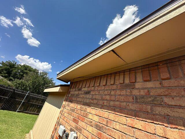 Soffit damage. Opening in the soffit.