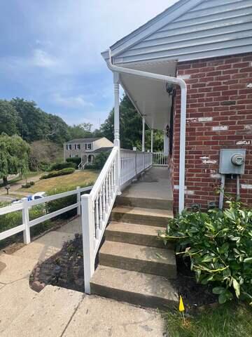 White 36" Superior T Vinyl Railing with Colonial Balusters / (2 Rail Horse Rail)