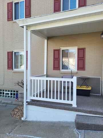 White 36" Vinyl Superior T / Aluminum Continuous Hand Rail / Vinyl Wrap Columns