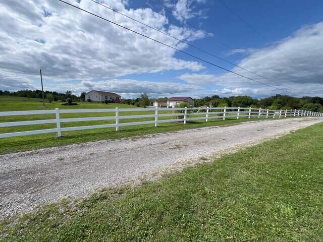 White 3 Rail Horse Vinyl Fence.