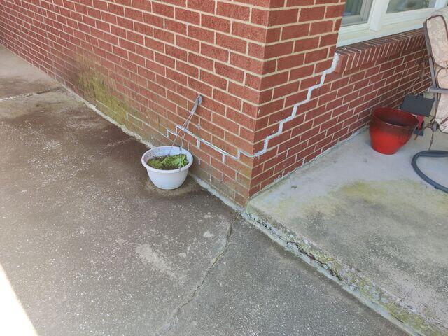 Exterior Wall Cracks