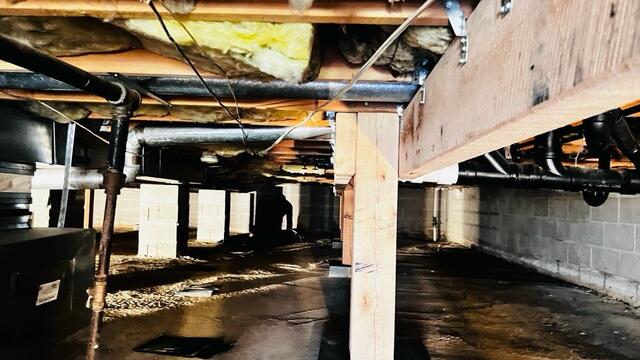 Crawl Space Before Waterproofing