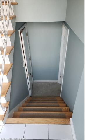 Foyer stairs to lower level