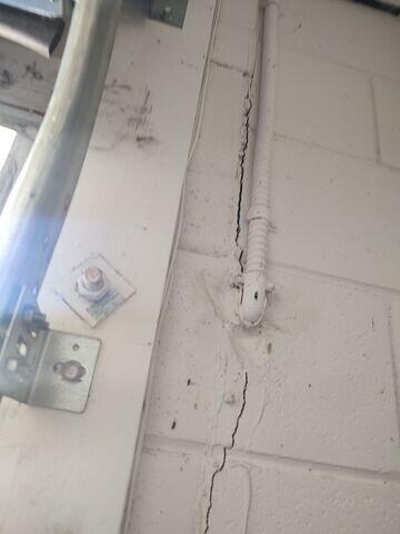 Vertical Wall Cracks
