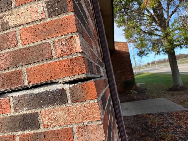 Cracked Brick Mortar