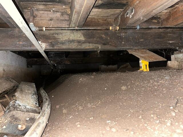 Signs Your Crawl Space is Failing: Weak Wooden Pillars in Williams, AZ