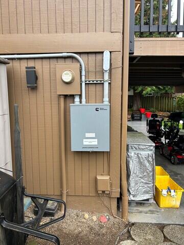 Automatic transfer switch