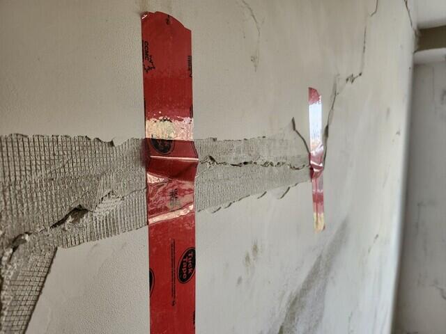 Drywall crack closed up.
