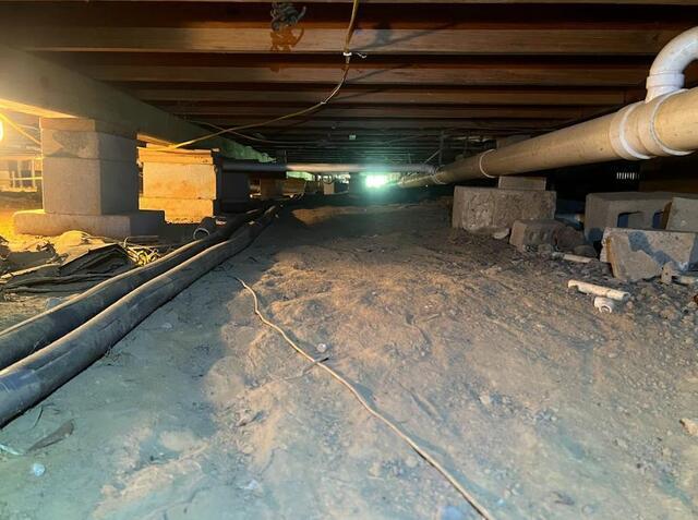 Centreville Crawl Space Before