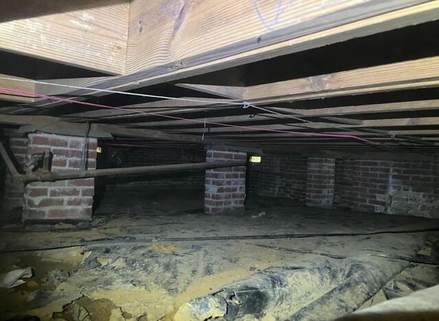 Jackson Crawl Space Before - 2