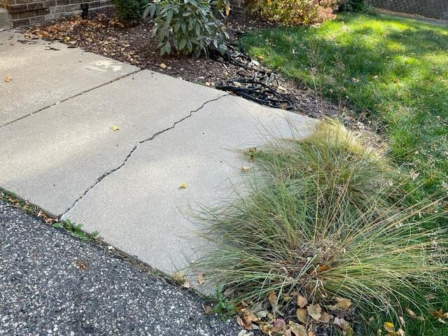 Multiple Cracks on the Concrete