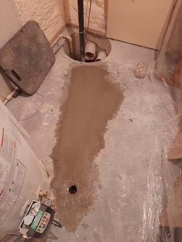 Drain hole to feedline