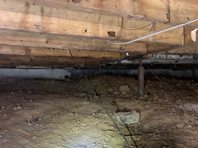 This picture shows how the crawlspace looked to our home inspector.
