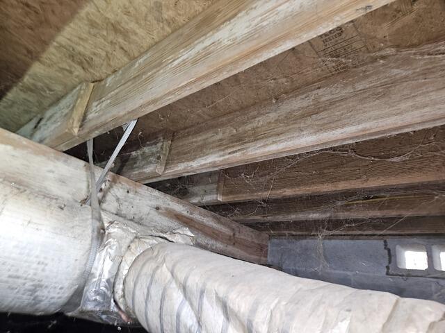 Open Vents in Crawl Space
