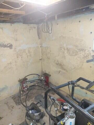 Lift cylinders