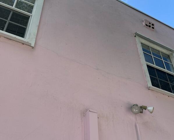 Horizontal Wall Cracks