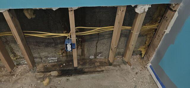 Signs Of Water Seepage