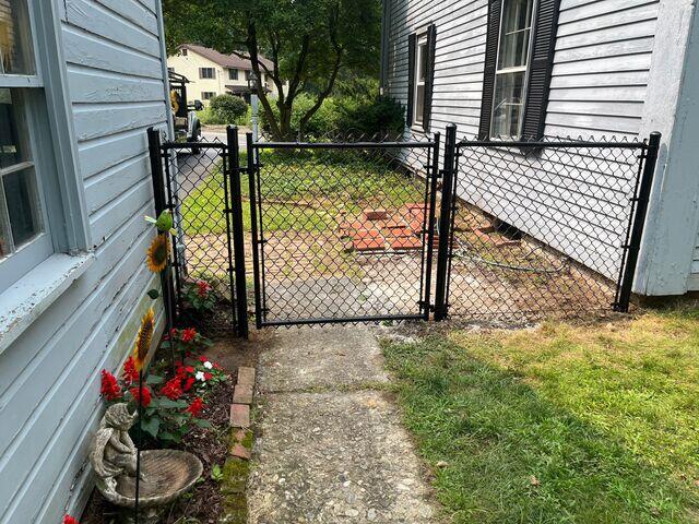 Gate