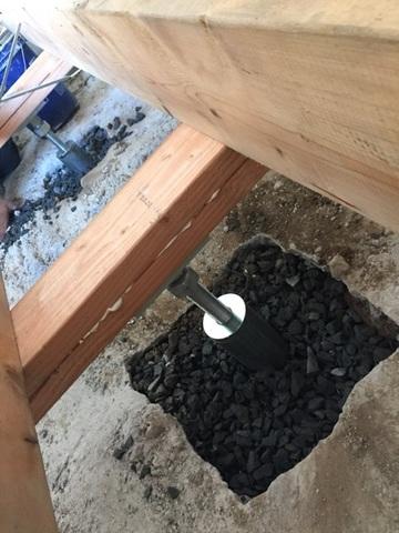 SmartJack stabilizes floor