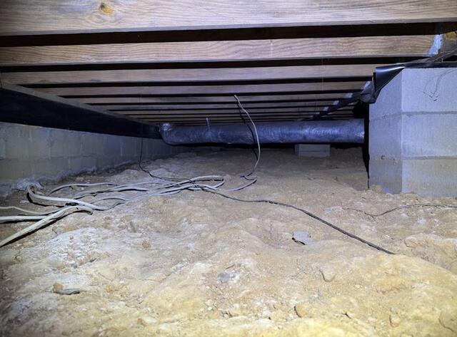Pearl Crawl Space Before - 1