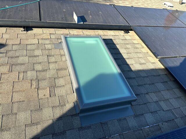 Installed skylight unit installed.