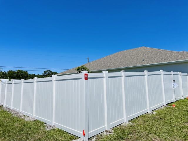 Vinyl Privacy Fence install Brandon FL