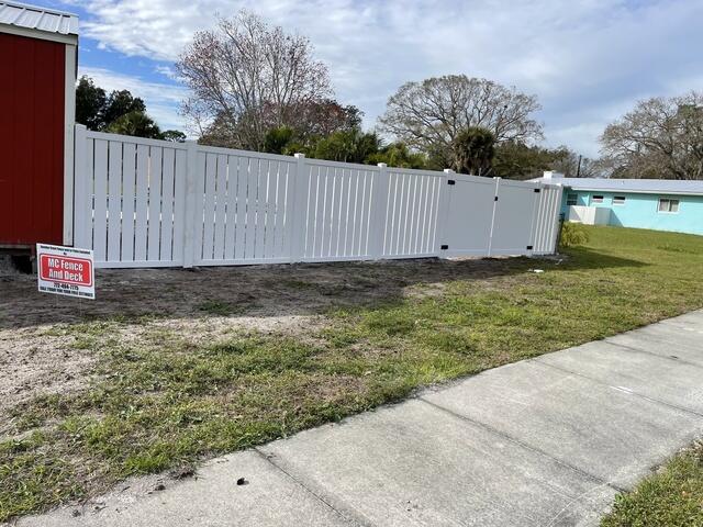 Vinyl Picket Fence installation Gibsonton FL