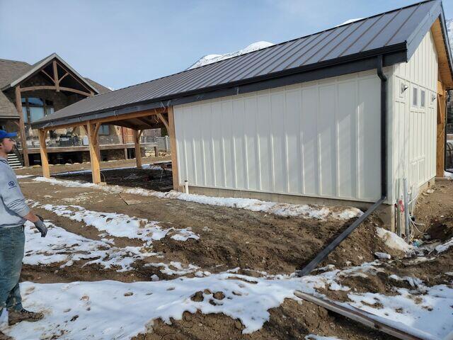 4. long Downspout for Maximum Flow