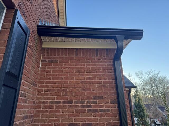 With Gutter Shutter, this homeowner in Clog-Free, Guaranteed!
