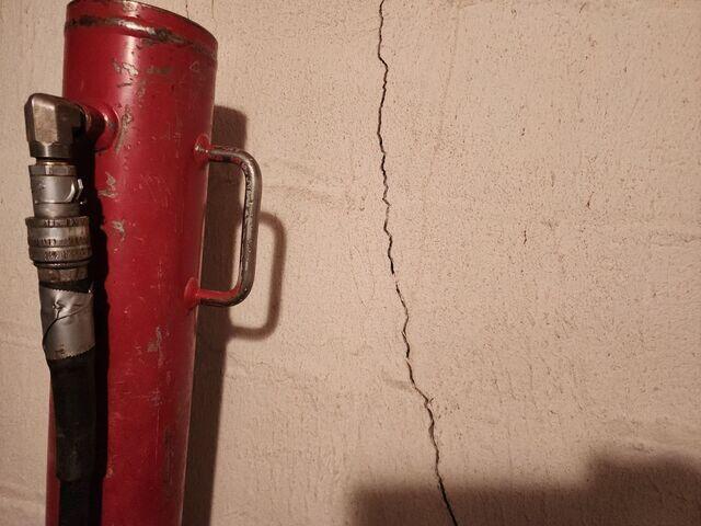Wall Crack